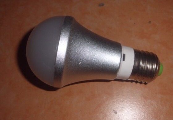 Energy saving 7W E27 Aluminum Alloy LED Bulb 600lm White / Warm white Lighting
